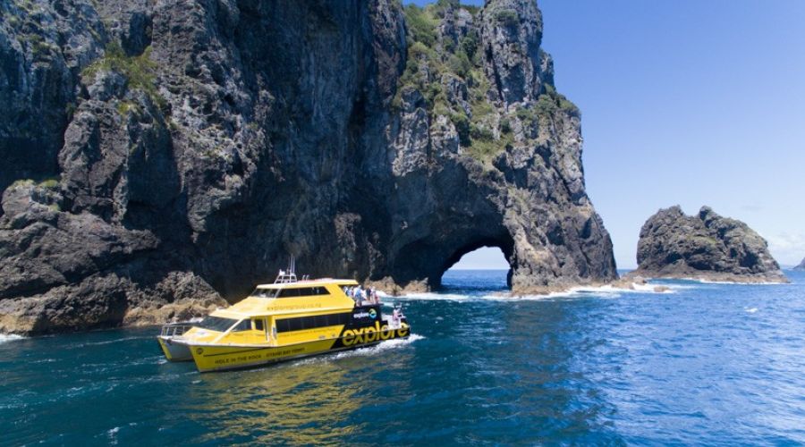 hole in the rock new zealand