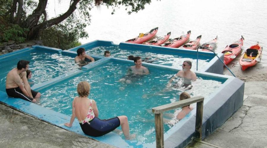 Kayaking Rotorua & Hot Pools