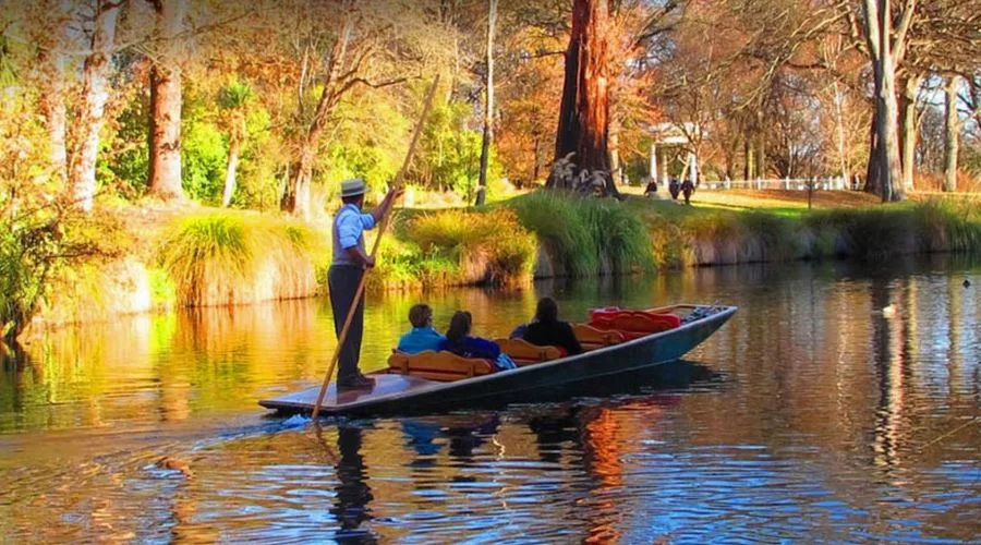 punting_on_avon