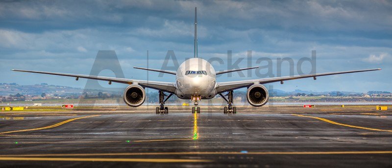Aircraft on taxiway - Auckland Airport