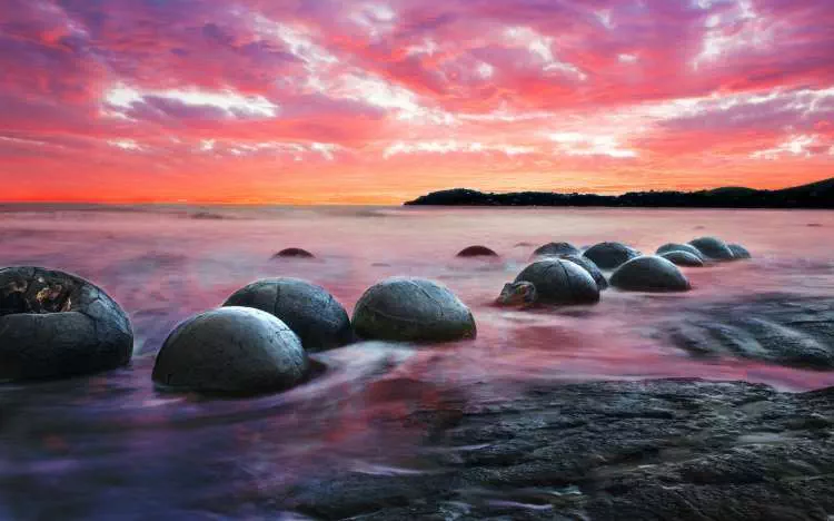 moeraki-beach-boulders