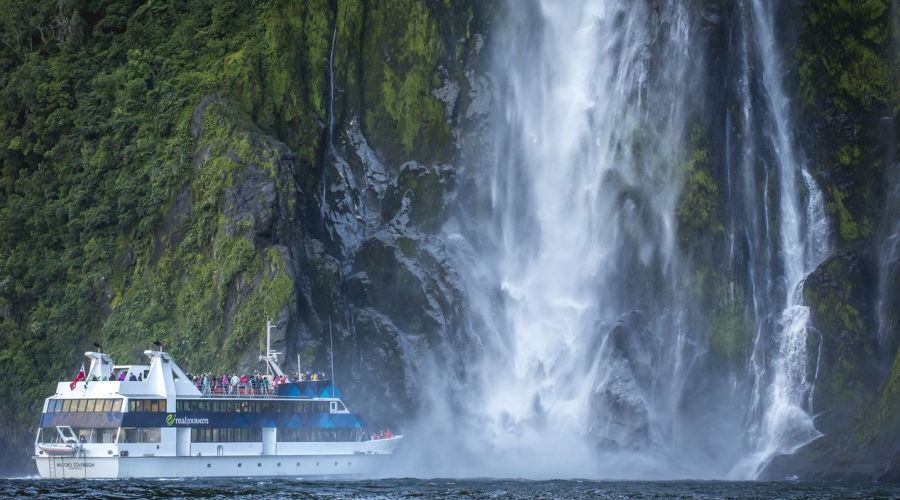 Milford Sound tour from Queenstown – Coach, Cruise, Fly Tour