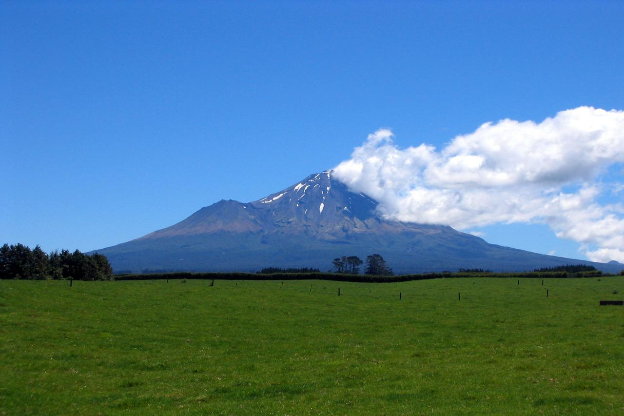 Mount Taranaki clouds field