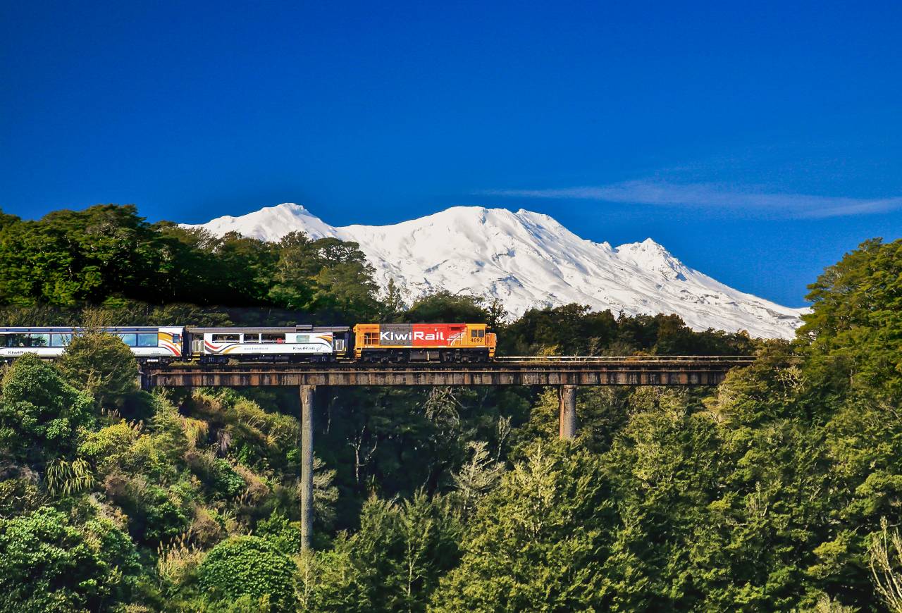 Northern Explorer in front of Ruapehu