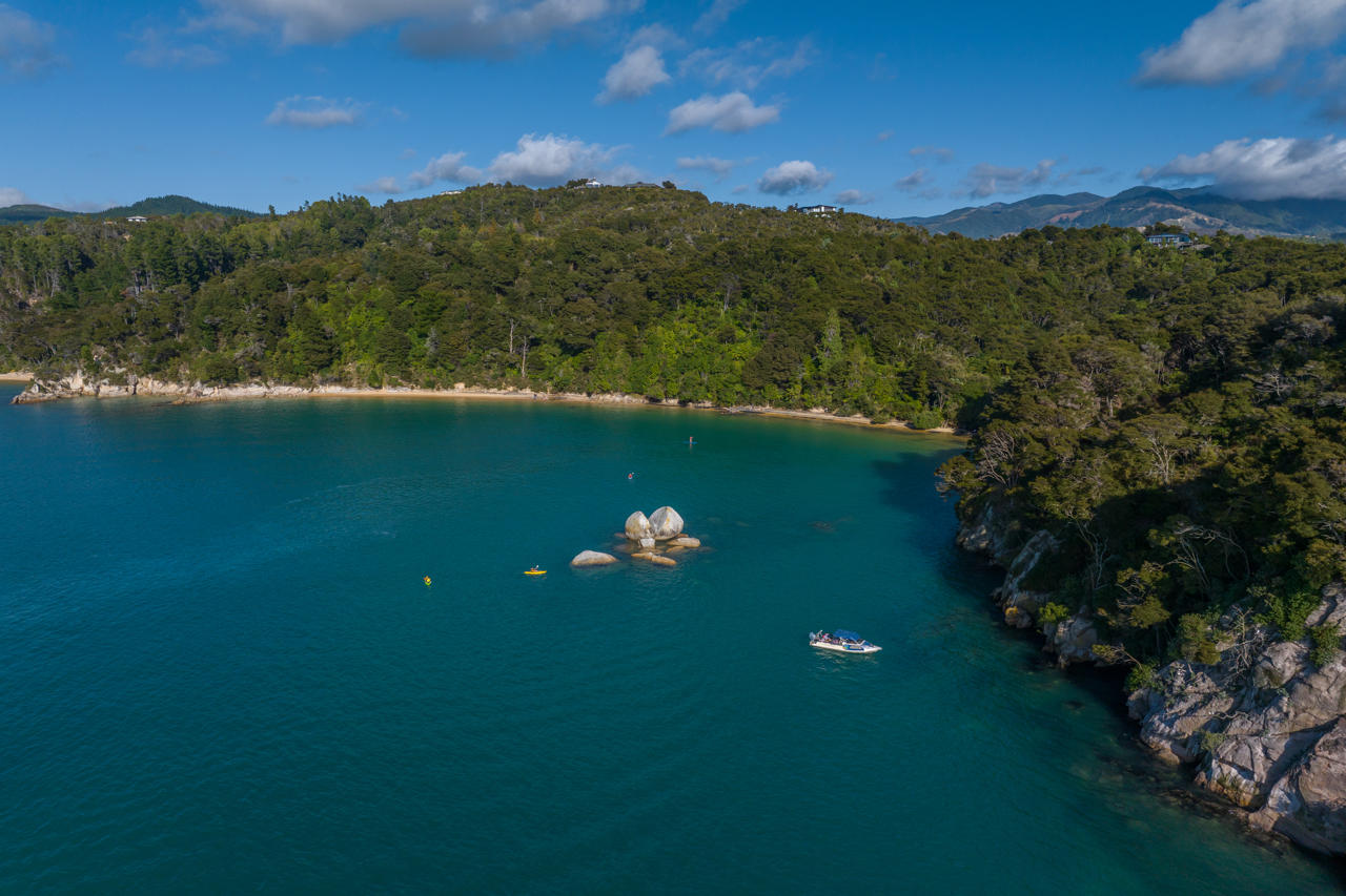 Abel Tasman Eco Tours at Split Apple Rock