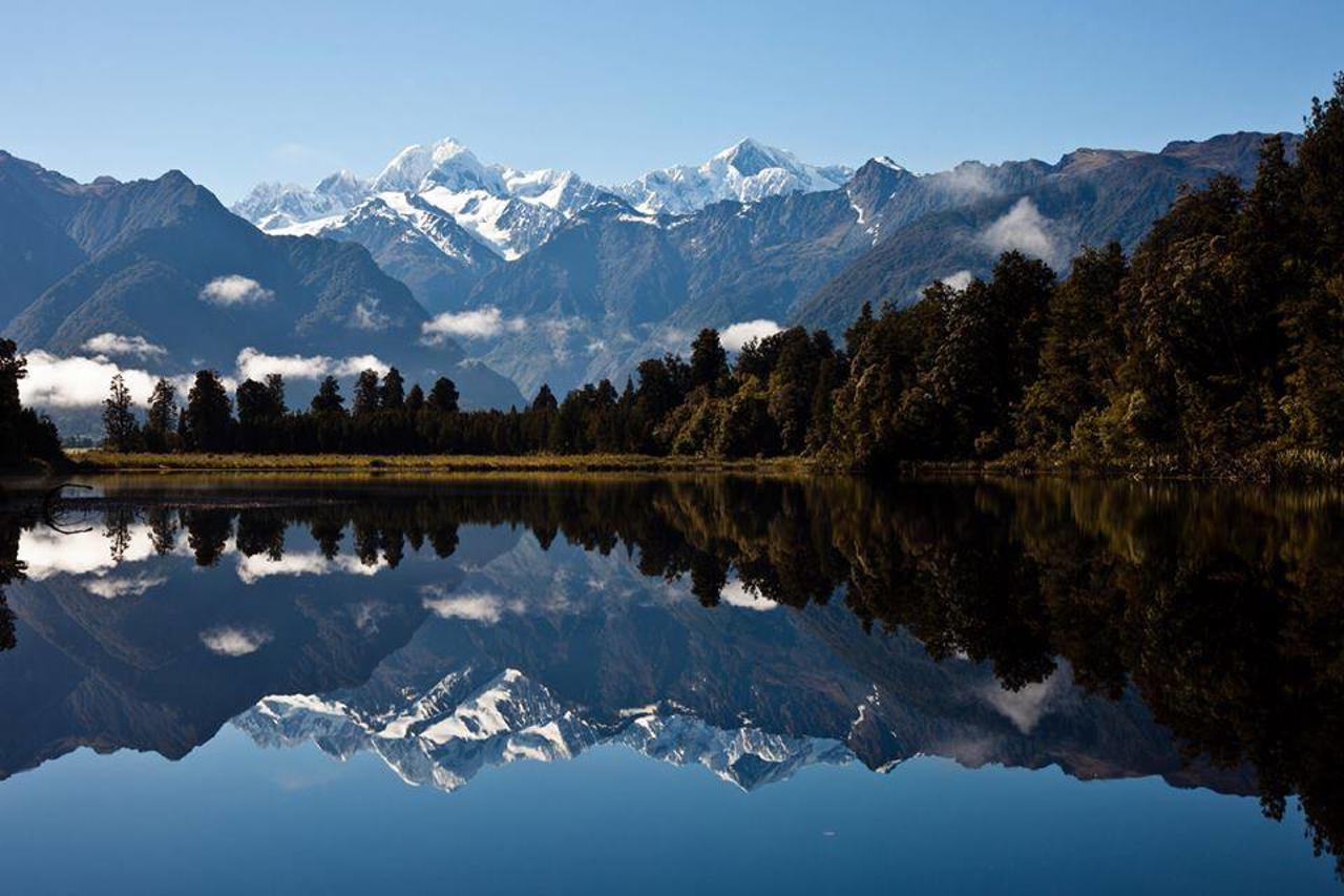 Mount_Aoraki_(Mt._Cook)_&_Mount_Tasman_-_Lake_Matheson_(New_Zealand), Visiting New Zealand in June