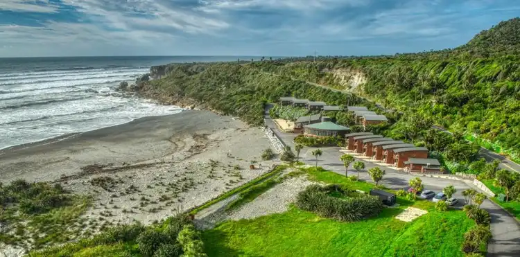 Scenic Hotel, Punakaikai